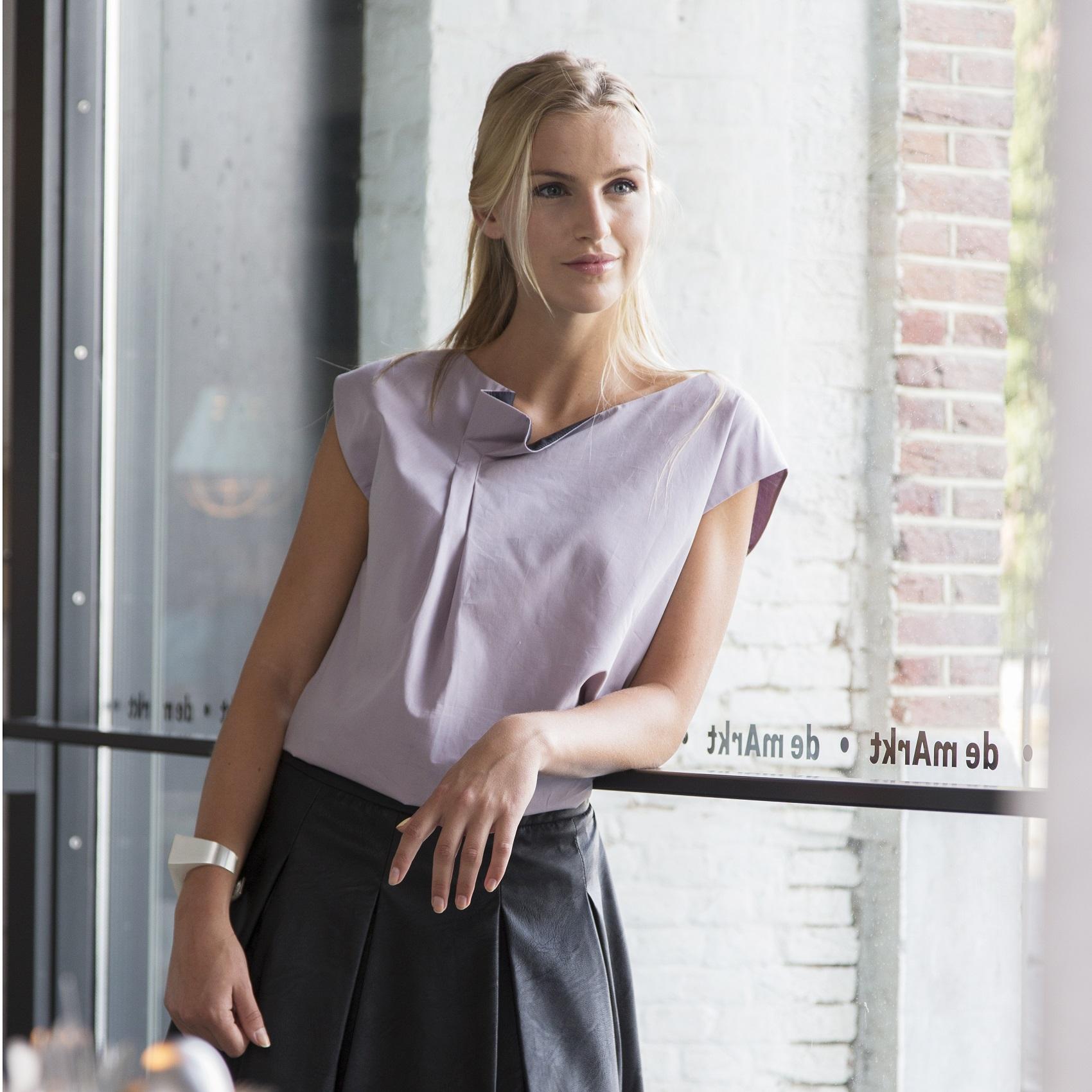 Top Fauve: Effortless Elegance With Two Pleats
