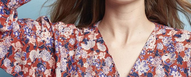 Hanni Blouse: A Feminine Wrap with Smocked Elegance